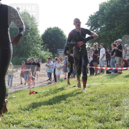 15.06.2025 - 27. Vierlanden-Triathlon KatJ http://msf.ph/oto/7976236 15.06.2025 08:32:57 Schwimmen 8, 25, 41, 60, 87 meine-sportfotos.de