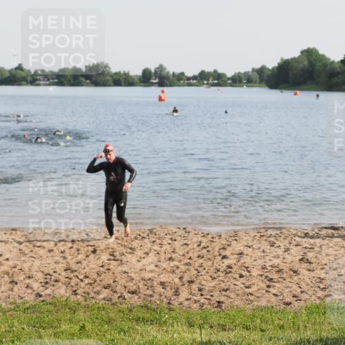 21.06.2025 - 27. Vierlanden-Triathlon MichiJ http://msf.ph/oto/7976239 15.06.2026 08:43:23 Schwimmen 11, 102, 148 meine-sportfotos.de