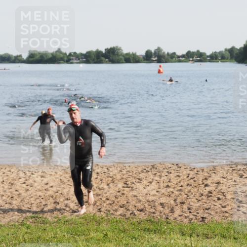 21.06.2025 - 27. Vierlanden-Triathlon MichiJ http://msf.ph/oto/7976284 15.06.2026 08:43:26 Schwimmen 11, 65, 74, 102, 148 meine-sportfotos.de