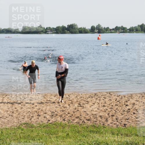 21.06.2025 - 27. Vierlanden-Triathlon MichiJ http://msf.ph/oto/7976341 15.06.2026 08:43:31 Schwimmen 65, 74, 148 meine-sportfotos.de