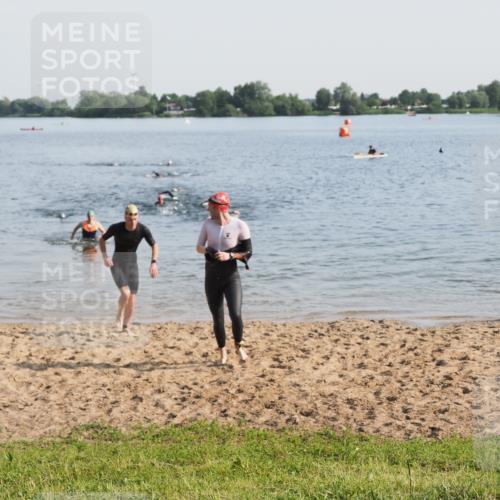 21.06.2025 - 27. Vierlanden-Triathlon MichiJ http://msf.ph/oto/7976355 15.06.2026 08:43:32 Schwimmen 32, 65, 74, 148 meine-sportfotos.de