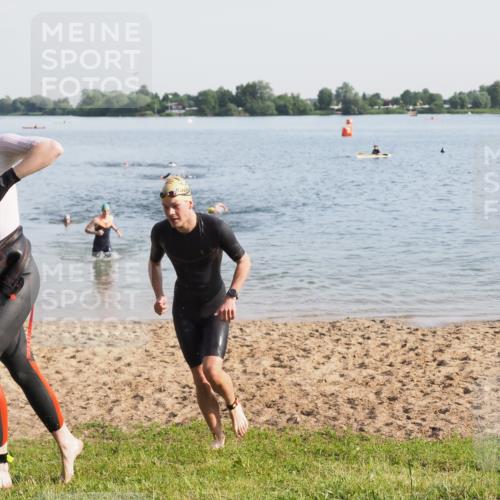 21.06.2025 - 27. Vierlanden-Triathlon MichiJ http://msf.ph/oto/7976381 15.06.2026 08:43:35 Schwimmen 32, 65, 74 meine-sportfotos.de
