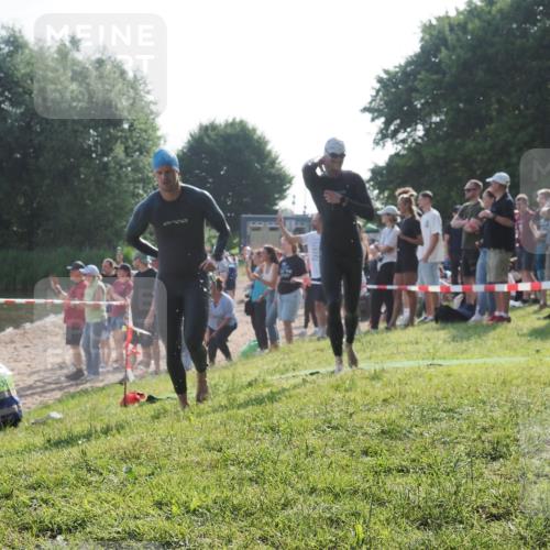 15.06.2025 - 27. Vierlanden-Triathlon KatJ http://msf.ph/oto/7976402 15.06.2025 08:33:09 Schwimmen 15, 36, 185, 234 meine-sportfotos.de