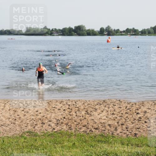 21.06.2025 - 27. Vierlanden-Triathlon MichiJ http://msf.ph/oto/7976410 15.06.2026 08:43:37 Schwimmen 32, 65, 74 meine-sportfotos.de
