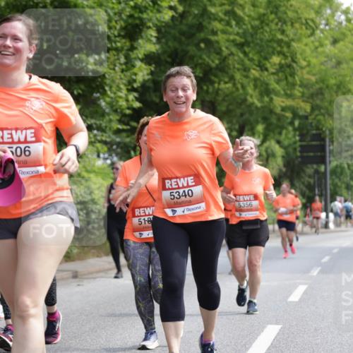 15.06.2025 - REWE Women's Run Jannik Wohlers http://msf.ph/oto/7976411 15.06.2025 10:10:53 Laufen 06, 518, 5340, 5356 meine-sportfotos.de