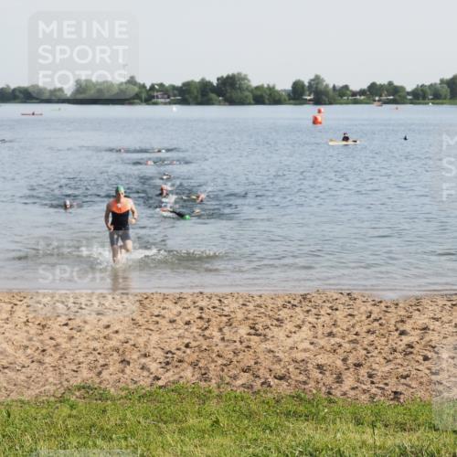 21.06.2025 - 27. Vierlanden-Triathlon MichiJ http://msf.ph/oto/7976417 15.06.2026 08:43:37 Schwimmen 32, 65, 74 meine-sportfotos.de