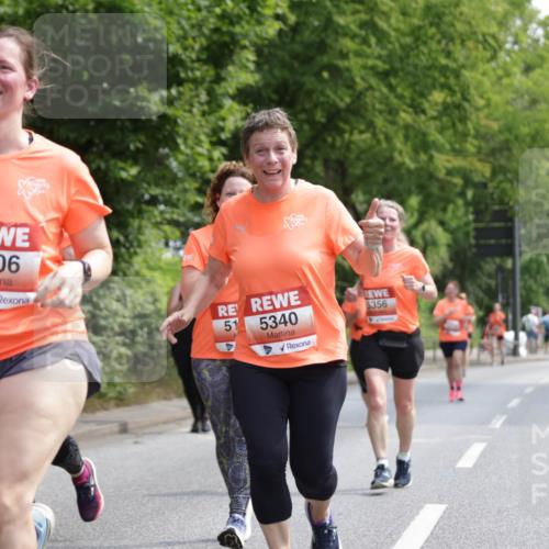 15.06.2025 - REWE Women's Run Jannik Wohlers http://msf.ph/oto/7976421 15.06.2025 10:10:53 Laufen 5506, 51, 5340, 5356 meine-sportfotos.de