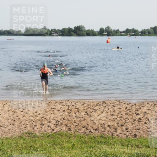 21.06.2025 - 27. Vierlanden-Triathlon MichiJ http://msf.ph/oto/7976422 15.06.2026 08:43:38 Schwimmen 32, 65, 74 meine-sportfotos.de