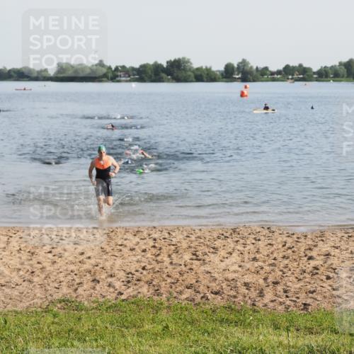 21.06.2025 - 27. Vierlanden-Triathlon MichiJ http://msf.ph/oto/7976429 15.06.2026 08:43:38 Schwimmen 32, 65, 74 meine-sportfotos.de