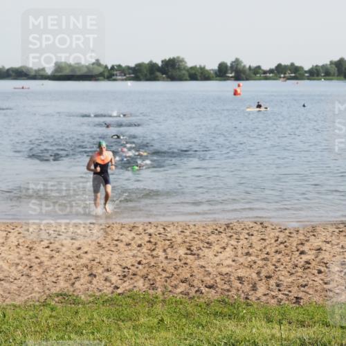 21.06.2025 - 27. Vierlanden-Triathlon MichiJ http://msf.ph/oto/7976434 15.06.2026 08:43:38 Schwimmen 32, 65, 74 meine-sportfotos.de