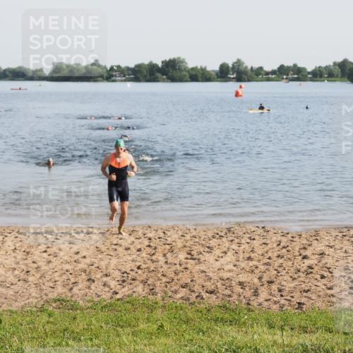 21.06.2025 - 27. Vierlanden-Triathlon MichiJ http://msf.ph/oto/7976455 15.06.2026 08:43:39 Schwimmen 32, 65, 74 meine-sportfotos.de