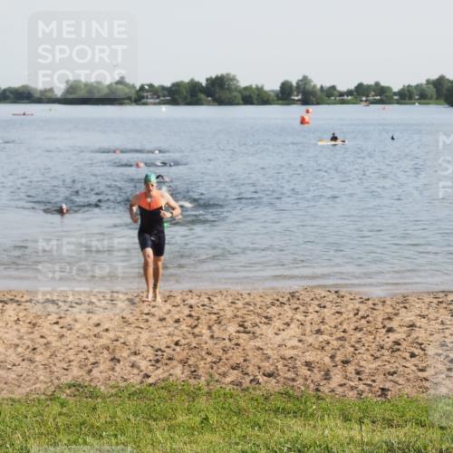 21.06.2025 - 27. Vierlanden-Triathlon MichiJ http://msf.ph/oto/7976460 15.06.2026 08:43:39 Schwimmen 32, 65, 74 meine-sportfotos.de