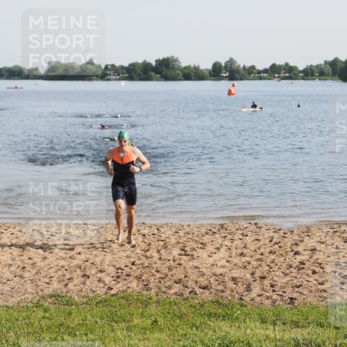 21.06.2025 - 27. Vierlanden-Triathlon MichiJ http://msf.ph/oto/7976473 15.06.2026 08:43:40 Schwimmen 32, 65, 74 meine-sportfotos.de
