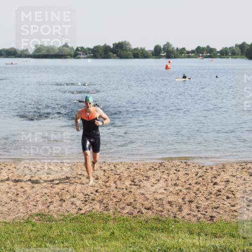 21.06.2025 - 27. Vierlanden-Triathlon MichiJ http://msf.ph/oto/7976476 15.06.2026 08:43:40 Schwimmen 32, 65, 74 meine-sportfotos.de