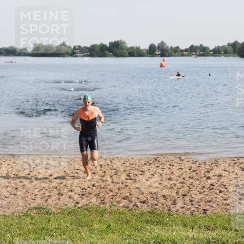 21.06.2025 - 27. Vierlanden-Triathlon MichiJ http://msf.ph/oto/7976478 15.06.2026 08:43:40 Schwimmen 32, 65, 74 meine-sportfotos.de