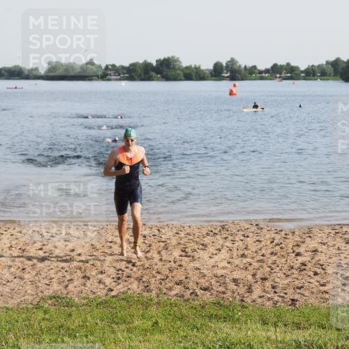 21.06.2025 - 27. Vierlanden-Triathlon MichiJ http://msf.ph/oto/7976483 15.06.2026 08:43:40 Schwimmen 32, 65, 74 meine-sportfotos.de