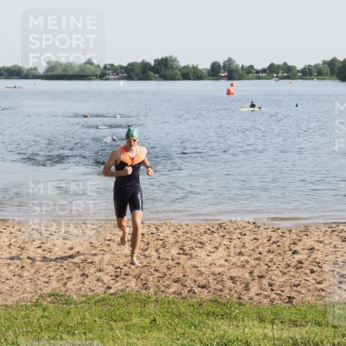 21.06.2025 - 27. Vierlanden-Triathlon MichiJ http://msf.ph/oto/7976488 15.06.2026 08:43:40 Schwimmen 32, 65, 74 meine-sportfotos.de