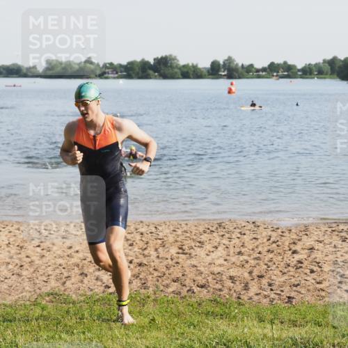 21.06.2025 - 27. Vierlanden-Triathlon MichiJ http://msf.ph/oto/7976515 15.06.2026 08:43:42 Schwimmen 32 meine-sportfotos.de