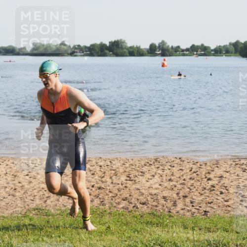 21.06.2025 - 27. Vierlanden-Triathlon MichiJ http://msf.ph/oto/7976519 15.06.2026 08:43:42 Schwimmen 32 meine-sportfotos.de