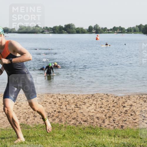 21.06.2025 - 27. Vierlanden-Triathlon MichiJ http://msf.ph/oto/7976527 15.06.2026 08:43:42 Schwimmen 32 meine-sportfotos.de