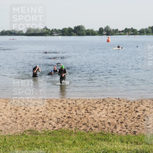 21.06.2025 - 27. Vierlanden-Triathlon MichiJ http://msf.ph/oto/7976576 15.06.2026 08:43:45 Schwimmen 32, 113 meine-sportfotos.de