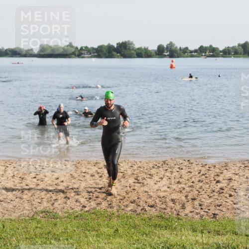 21.06.2025 - 27. Vierlanden-Triathlon MichiJ http://msf.ph/oto/7976674 15.06.2026 08:43:50 Schwimmen 23, 84, 113 meine-sportfotos.de