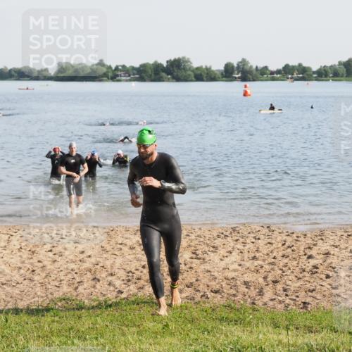 21.06.2025 - 27. Vierlanden-Triathlon MichiJ http://msf.ph/oto/7976685 15.06.2026 08:43:51 Schwimmen 23, 84, 113 meine-sportfotos.de