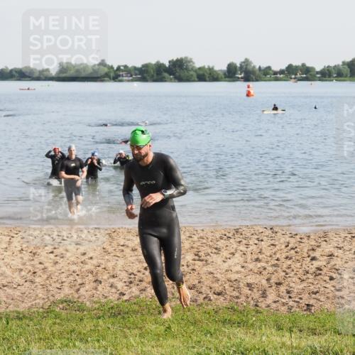21.06.2025 - 27. Vierlanden-Triathlon MichiJ http://msf.ph/oto/7976690 15.06.2026 08:43:51 Schwimmen 23, 84, 113 meine-sportfotos.de