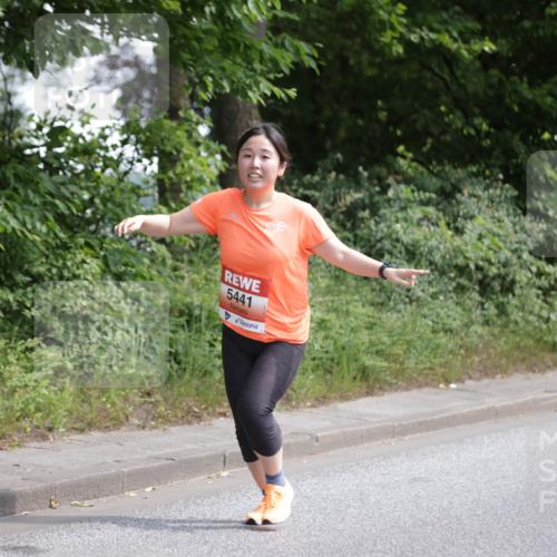 15.06.2025 - REWE Women's Run Jannik Wohlers http://msf.ph/oto/7976727 15.06.2025 10:11:42 Laufen 5441 meine-sportfotos.de