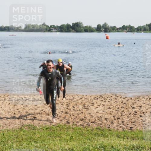 21.06.2025 - 27. Vierlanden-Triathlon MichiJ http://msf.ph/oto/7976824 15.06.2026 08:43:58 Schwimmen 23, 84, 97, 113, 153, 183 meine-sportfotos.de