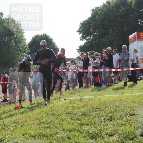 15.06.2025 - 27. Vierlanden-Triathlon KatJ http://msf.ph/oto/7976871 15.06.2025 08:34:59 Schwimmen 43, 80, 124, 149, 159, 186 meine-sportfotos.de