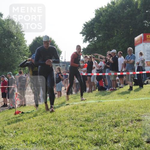 15.06.2025 - 27. Vierlanden-Triathlon KatJ http://msf.ph/oto/7976873 15.06.2025 08:34:59 Schwimmen 43, 80, 124, 149, 159, 186 meine-sportfotos.de