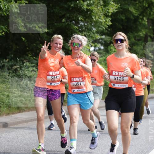 15.06.2025 - REWE Women's Run Jannik Wohlers http://msf.ph/oto/7976897 15.06.2025 10:11:48 Laufen 5357, 5351, 5126, 44, 5479, 5109 meine-sportfotos.de