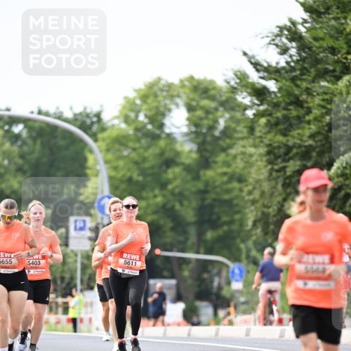 15.06.2025 - REWE Women's Run Dr. Thomas Lammeyer http://msf.ph/oto/7976905 15.06.2025 10:42:08 Laufen 5655, 5403, 5611 meine-sportfotos.de