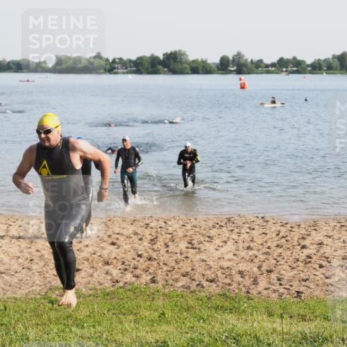 21.06.2025 - 27. Vierlanden-Triathlon MichiJ http://msf.ph/oto/7976925 15.06.2026 08:44:02 Schwimmen 23, 84, 97, 153, 183 meine-sportfotos.de