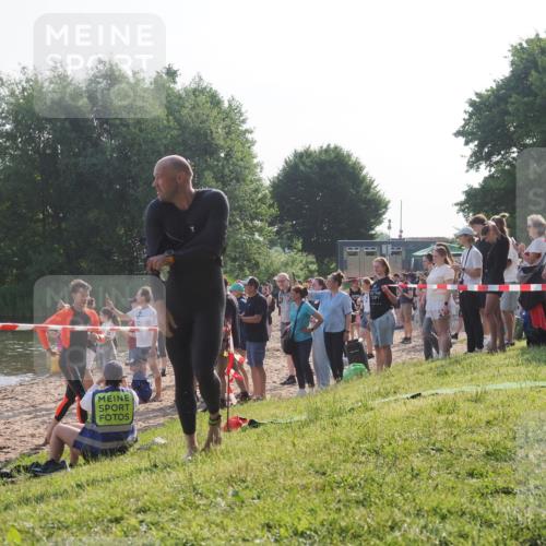 15.06.2025 - 27. Vierlanden-Triathlon KatJ http://msf.ph/oto/7976954 15.06.2025 08:35:05 Schwimmen 12, 43, 80, 149, 159, 186 meine-sportfotos.de