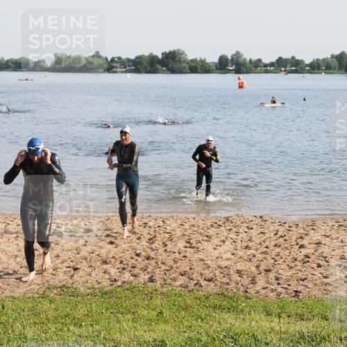 21.06.2025 - 27. Vierlanden-Triathlon MichiJ http://msf.ph/oto/7976976 15.06.2026 08:44:04 Schwimmen 23, 97, 153, 183 meine-sportfotos.de