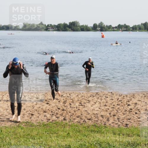 21.06.2025 - 27. Vierlanden-Triathlon MichiJ http://msf.ph/oto/7976980 15.06.2026 08:44:04 Schwimmen 23, 97, 153, 183 meine-sportfotos.de