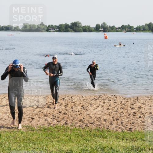21.06.2025 - 27. Vierlanden-Triathlon MichiJ http://msf.ph/oto/7976986 15.06.2026 08:44:04 Schwimmen 23, 97, 153, 183 meine-sportfotos.de
