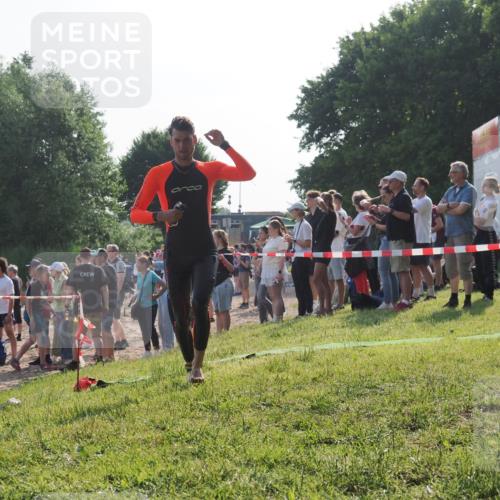 15.06.2025 - 27. Vierlanden-Triathlon KatJ http://msf.ph/oto/7977013 15.06.2025 08:35:08 Schwimmen 12, 43, 64, 80, 149, 159, 186 meine-sportfotos.de