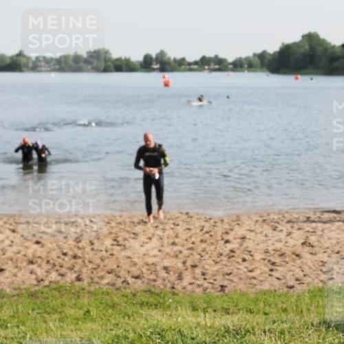 21.06.2025 - 27. Vierlanden-Triathlon MichiJ http://msf.ph/oto/7977026 15.06.2026 08:44:08 Schwimmen 97, 130, 153, 174, 183 meine-sportfotos.de