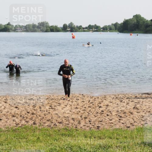 21.06.2025 - 27. Vierlanden-Triathlon MichiJ http://msf.ph/oto/7977036 15.06.2026 08:44:08 Schwimmen 97, 130, 153, 174, 183 meine-sportfotos.de