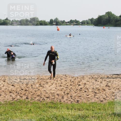 21.06.2025 - 27. Vierlanden-Triathlon MichiJ http://msf.ph/oto/7977045 15.06.2026 08:44:08 Schwimmen 97, 130, 153, 174, 183 meine-sportfotos.de