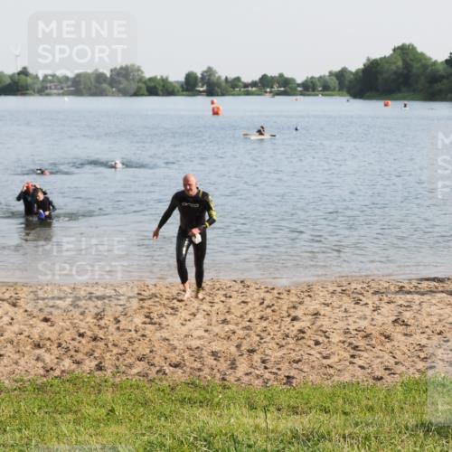 21.06.2025 - 27. Vierlanden-Triathlon MichiJ http://msf.ph/oto/7977049 15.06.2026 08:44:08 Schwimmen 97, 130, 153, 174, 183 meine-sportfotos.de