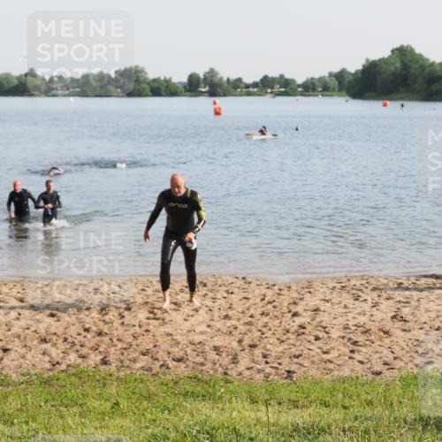 21.06.2025 - 27. Vierlanden-Triathlon MichiJ http://msf.ph/oto/7977074 15.06.2026 08:44:09 Schwimmen 97, 130, 153, 174, 183 meine-sportfotos.de
