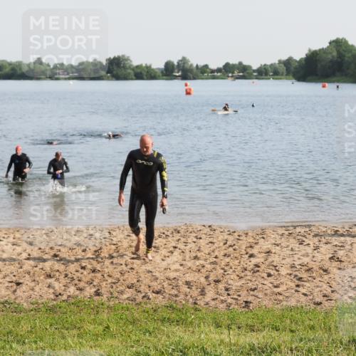 21.06.2025 - 27. Vierlanden-Triathlon MichiJ http://msf.ph/oto/7977091 15.06.2026 08:44:10 Schwimmen 97, 130, 153, 174 meine-sportfotos.de