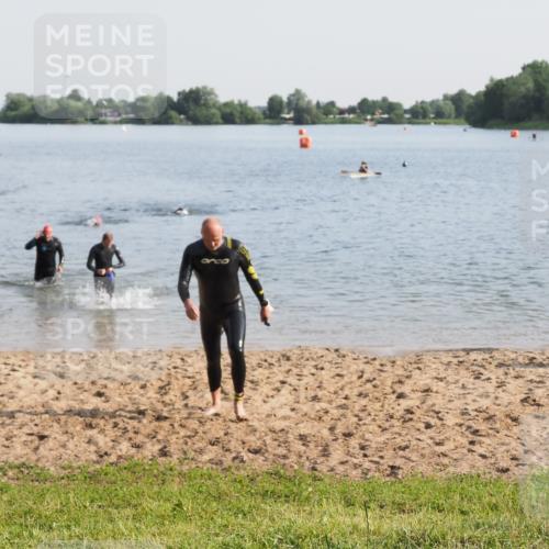 21.06.2025 - 27. Vierlanden-Triathlon MichiJ http://msf.ph/oto/7977103 15.06.2026 08:44:11 Schwimmen 97, 130, 153, 174 meine-sportfotos.de