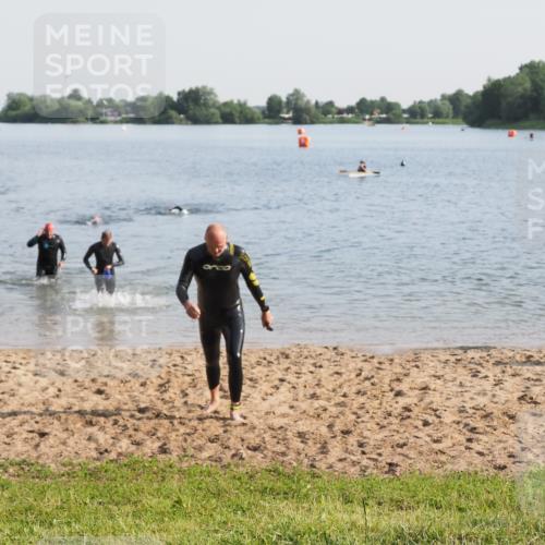 21.06.2025 - 27. Vierlanden-Triathlon MichiJ http://msf.ph/oto/7977108 15.06.2026 08:44:11 Schwimmen 97, 130, 153, 174 meine-sportfotos.de