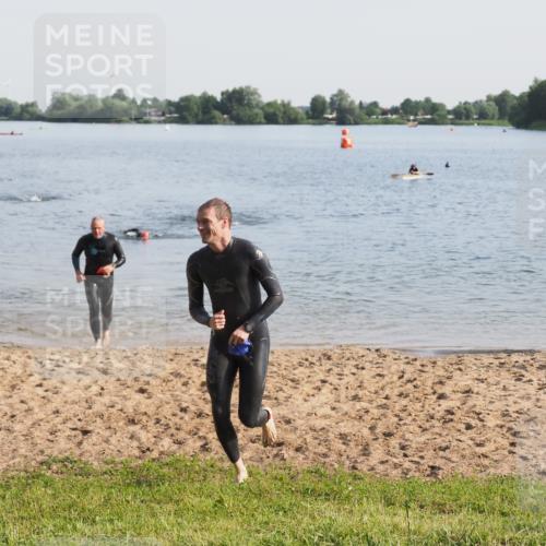 21.06.2025 - 27. Vierlanden-Triathlon MichiJ http://msf.ph/oto/7977163 15.06.2026 08:44:17 Schwimmen 130, 173, 174 meine-sportfotos.de