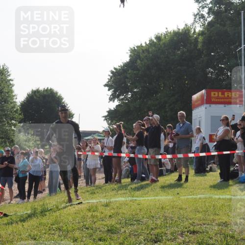 15.06.2025 - 27. Vierlanden-Triathlon KatJ http://msf.ph/oto/7977166 15.06.2025 08:35:31 Schwimmen 6, 47 meine-sportfotos.de
